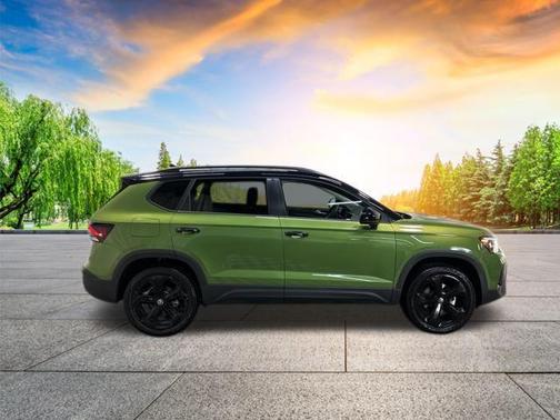 2025 Volkswagen Taos 1.5T SE Black
