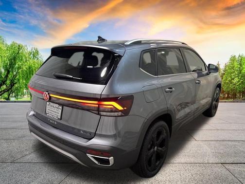 2025 Volkswagen Taos 1.5T SEL