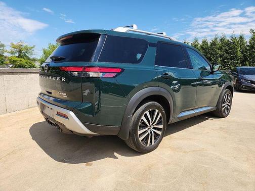 2024 Nissan Pathfinder Platinum 4WD