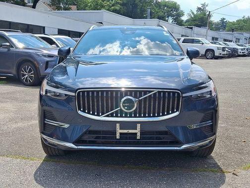 2022 Volvo XC60 B5 Inscription