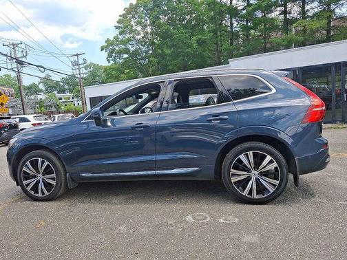 2022 Volvo XC60 B5 Inscription