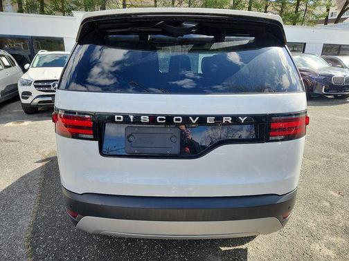 2024 Land Rover Discovery P300 S