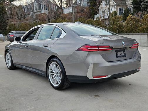2024 BMW 530 i xDrive