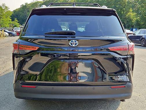 2021 Toyota Sienna XLE 8 Passenger
