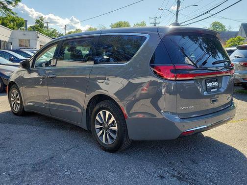 2022 Chrysler Pacifica Hybrid Touring L