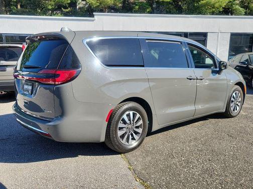 2022 Chrysler Pacifica Hybrid Touring L