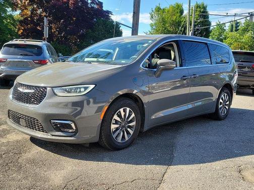 2022 Chrysler Pacifica Hybrid Touring L