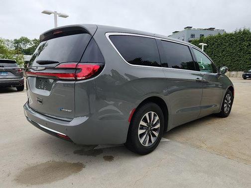 2022 Chrysler Pacifica Hybrid Touring L