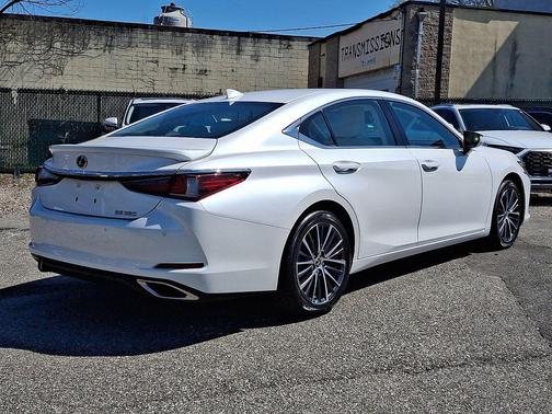 2022 Lexus ES 350 Base