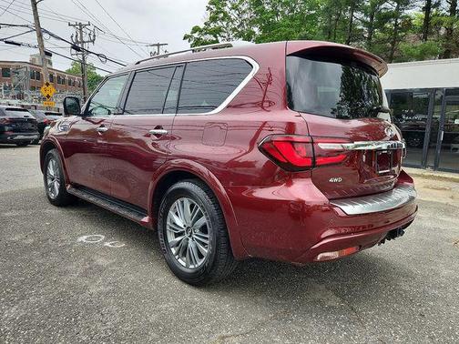 2022 INFINITI QX80 Luxe