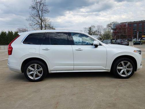 2023 Volvo XC90 B5 Core