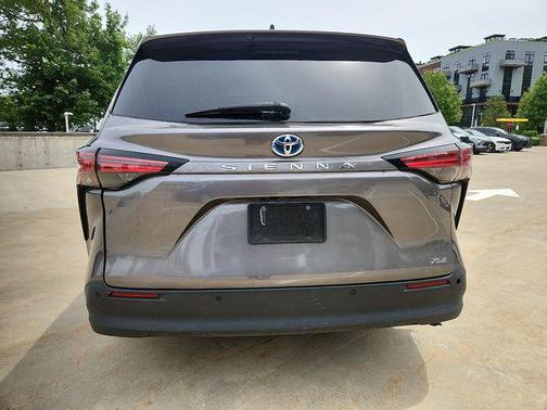 2021 Toyota Sienna XLE 8 Passenger