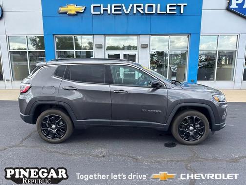2022 Jeep Compass Latitude Lux