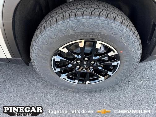 Sandstone Gray 2026 Chevrolet Traverse Z71