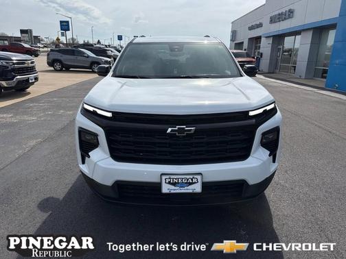 Summit White 2026 Chevrolet Traverse LT