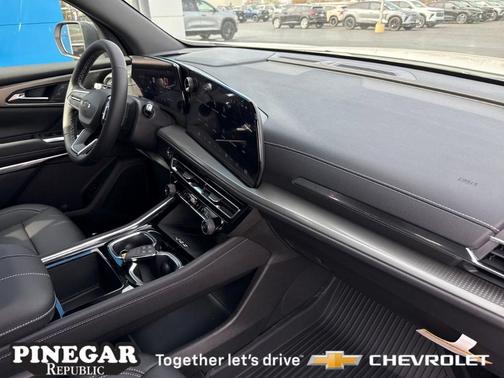 Summit White 2026 Chevrolet Traverse LT