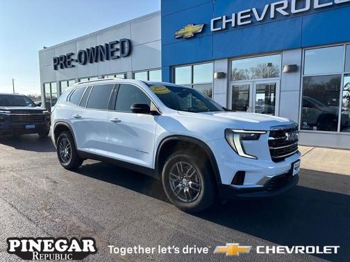 2025 GMC Acadia Elevation