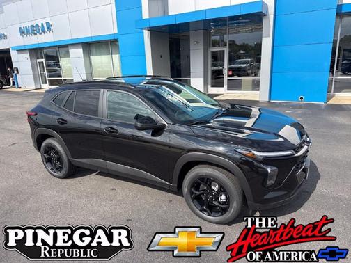 Mosaic Black Metallic 2026 Chevrolet Trax LT