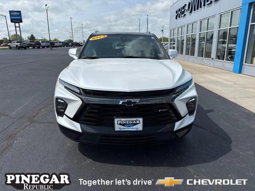 Iridescent Pearl Tricoat 2023 Chevrolet Blazer RS