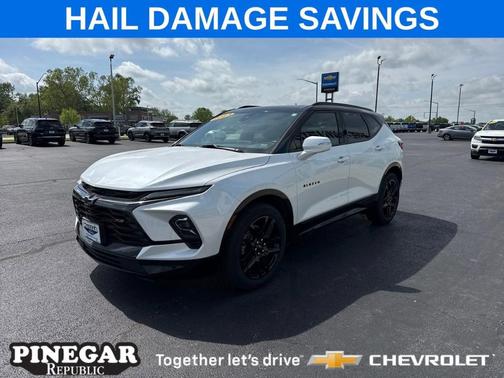 Iridescent Pearl Tricoat 2023 Chevrolet Blazer RS