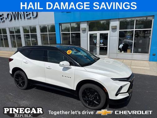 Iridescent Pearl Tricoat 2023 Chevrolet Blazer RS