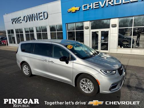 2024 Chrysler Pacifica Touring-L