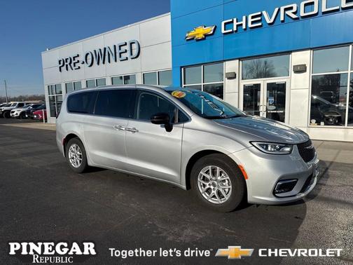 2024 Chrysler Pacifica Touring-L