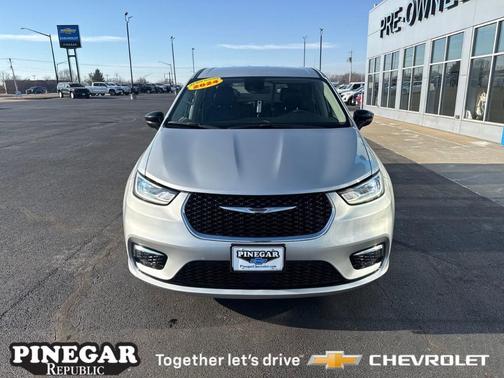 2024 Chrysler Pacifica Touring-L