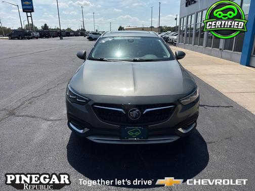 Smoked Pearl Metallic 2018 Buick Regal TourX Essence