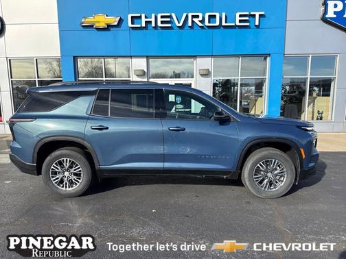 2025 Chevrolet Traverse LT