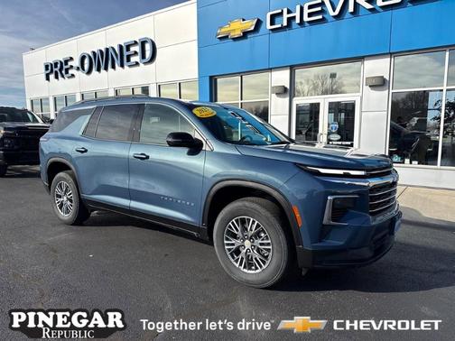 2025 Chevrolet Traverse LT