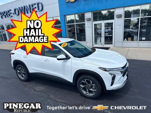 Summit White 2025 Chevrolet Trax LT