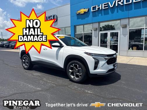 Summit White 2025 Chevrolet Trax LT