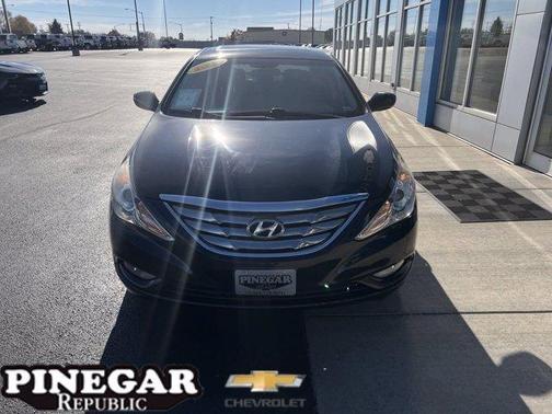 Photo 3 of 21 of 2011 Hyundai Sonata SE