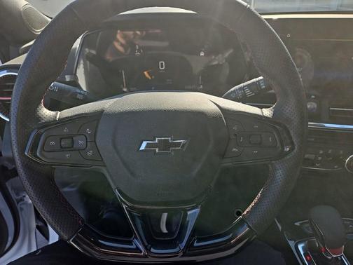 Summit White 2025 Chevrolet Trax 2RS