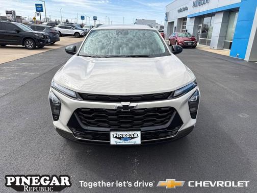 White Sand 2026 Chevrolet Trax ACTIV