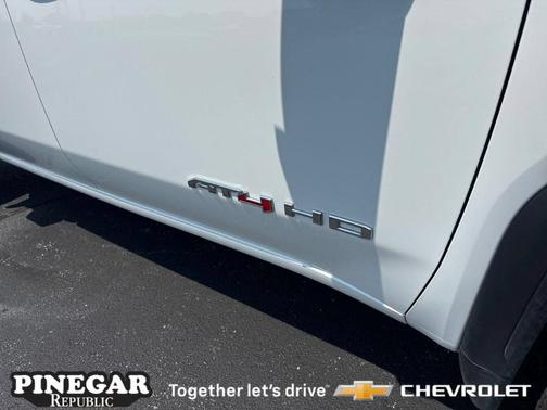 Summit White 2025 GMC Sierra 2500 AT4