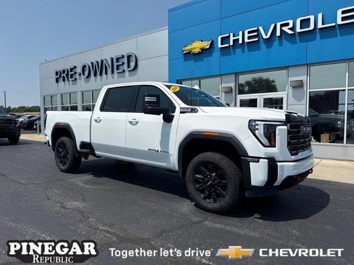 Summit White 2025 GMC Sierra 2500 AT4