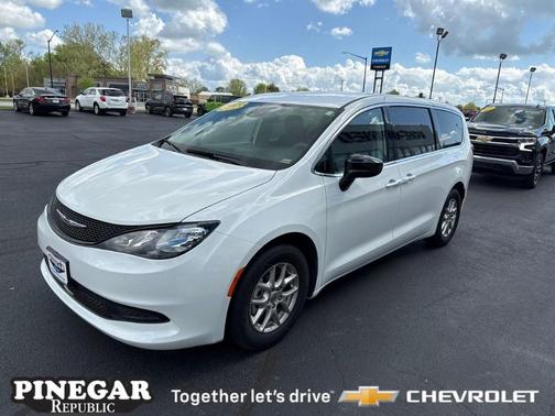 2024 Chrysler Voyager LX