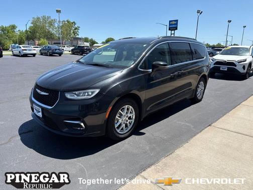 2022 Chrysler Pacifica Touring-L
