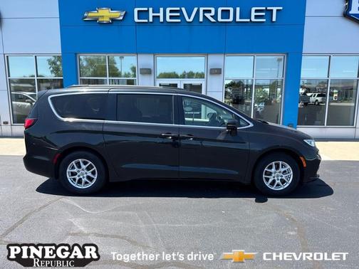 2022 Chrysler Pacifica Touring-L