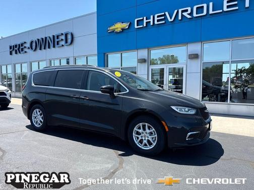 2022 Chrysler Pacifica Touring-L