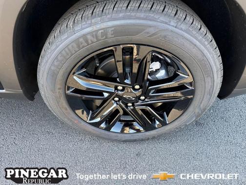 Mosaic Black Metallic 2026 Chevrolet Trax ACTIV