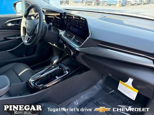 Mosaic Black Metallic 2026 Chevrolet Trax ACTIV