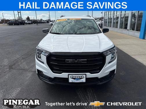 Summit White 2023 GMC Terrain SLE