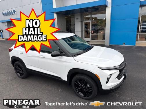 Summit White 2026 Chevrolet Trailblazer LT
