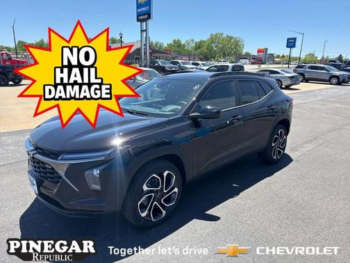 Mosaic Black Metallic 2026 Chevrolet Trax 2RS