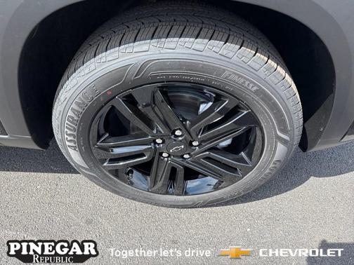 Mosaic Black Metallic 2026 Chevrolet Trax ACTIV