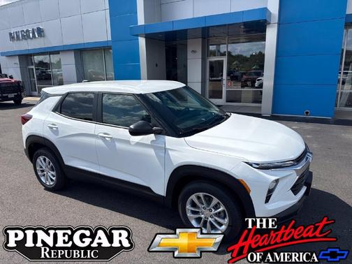 Summit White 2026 Chevrolet Trailblazer LS