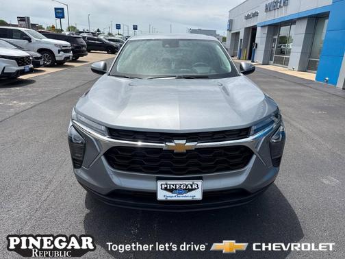 Sterling Gray Metallic 2026 Chevrolet Trax LS